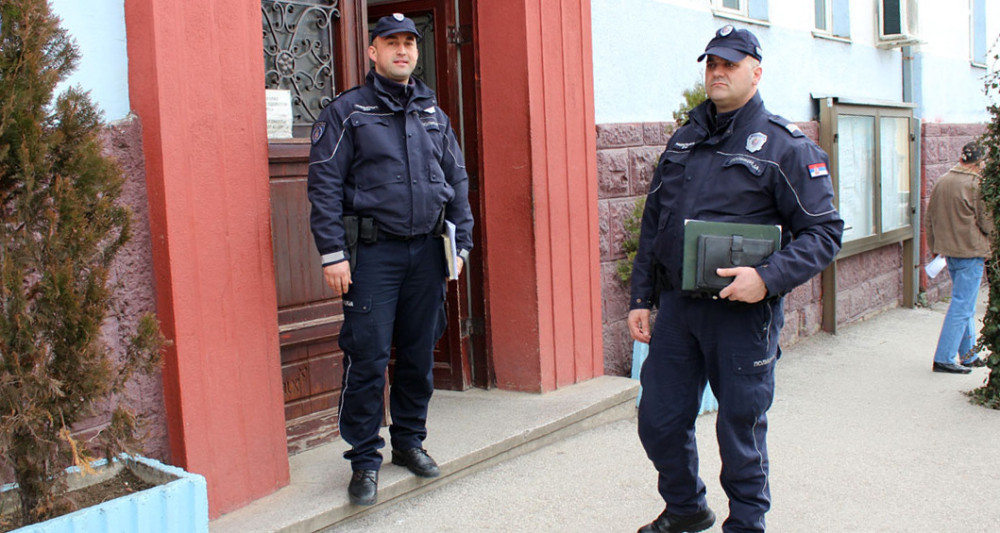 Policija ima važnu poruku za sve koje bacaju PETARDE