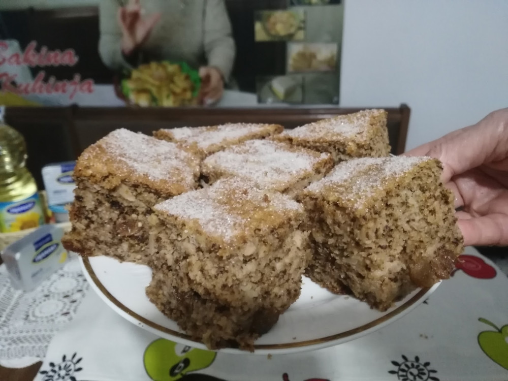 Kolač sa jabukama - brz, jeftin, sočan i mirisan