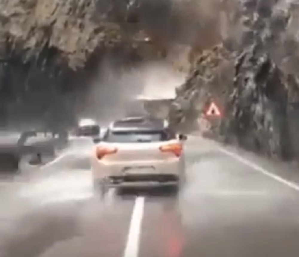 Opasno nevreme u Crnoj Gori, kiša lije niz kao iz kabla!