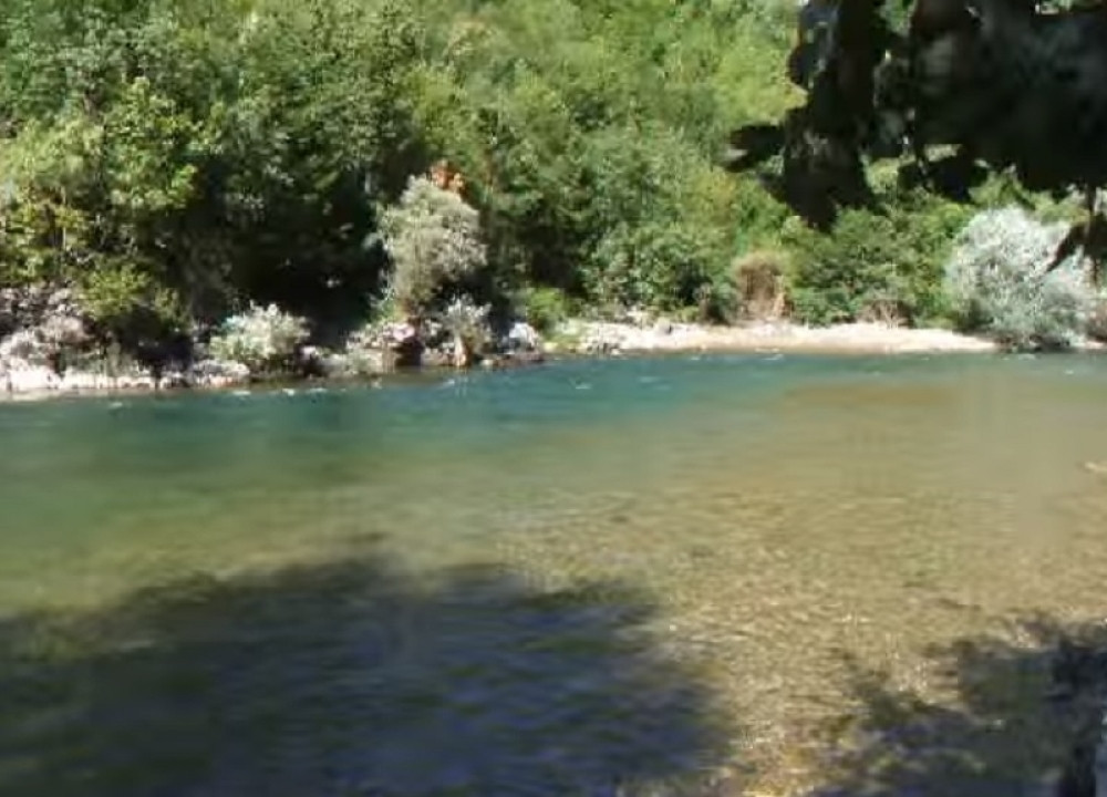 Veroljub upao u reku i nestao pred očima svoje dece