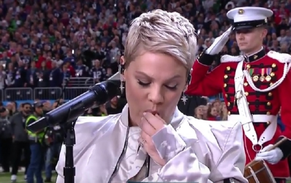 Pevačica ne poštuje svoju zemlju jer je ovo uradila pre izvođenja himne!