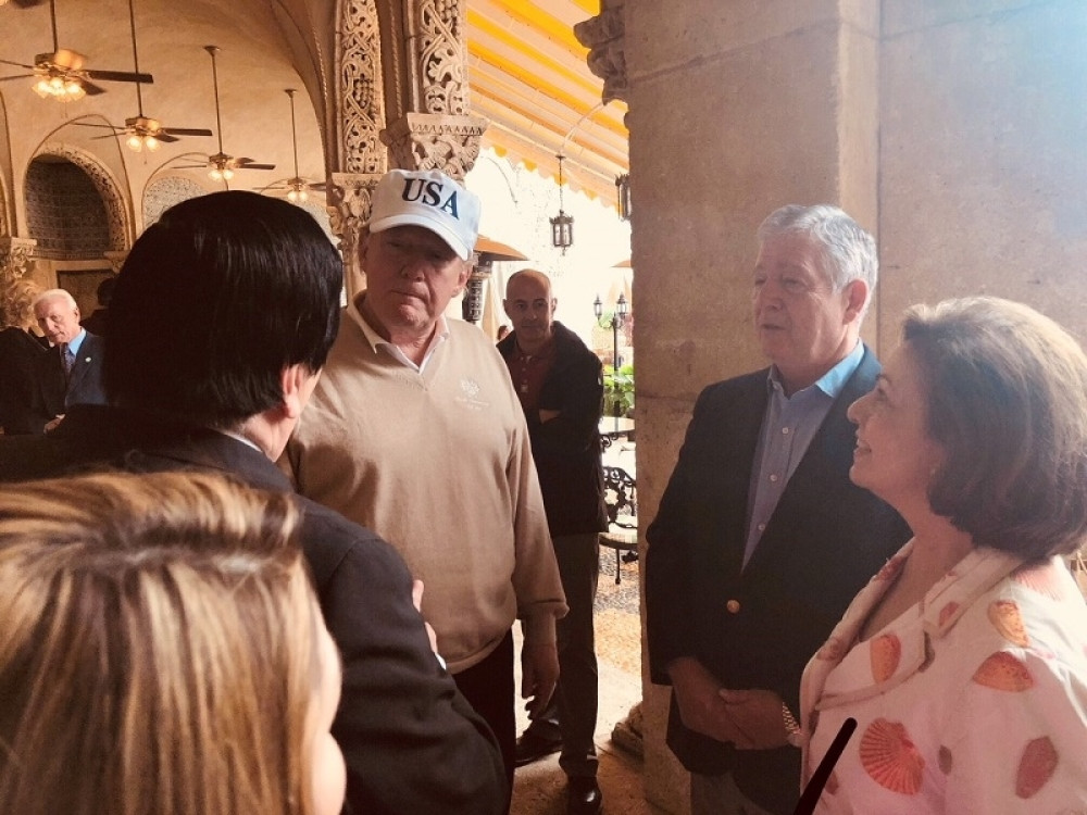 Kraljevski par s Trampom i Melanijom (FOTO)