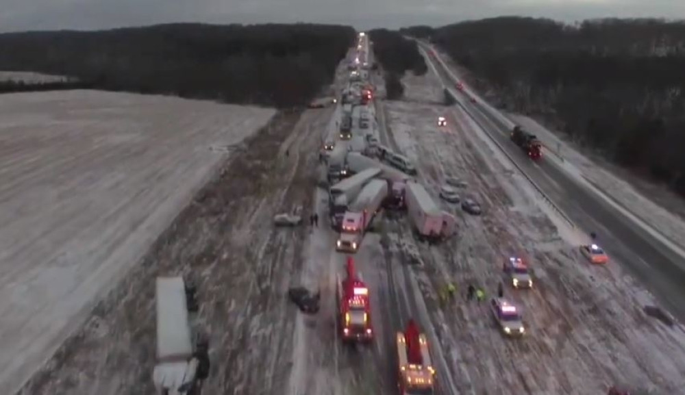 Horor na putevima - 650 sudara, pet mrtvih, desetine povređenih! (FOTO+VIDEO)