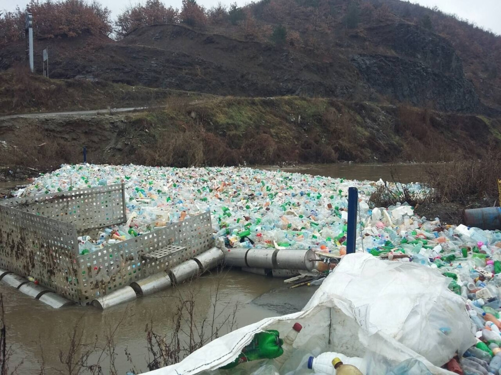 Eko brana zaustavila tri tone pet otpada!