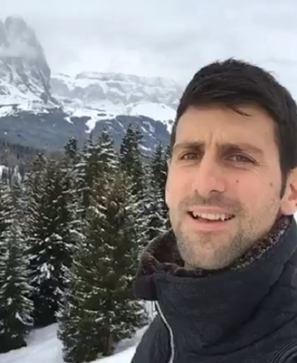 Novak sa porodicom uživa na snegu (VIDEO)