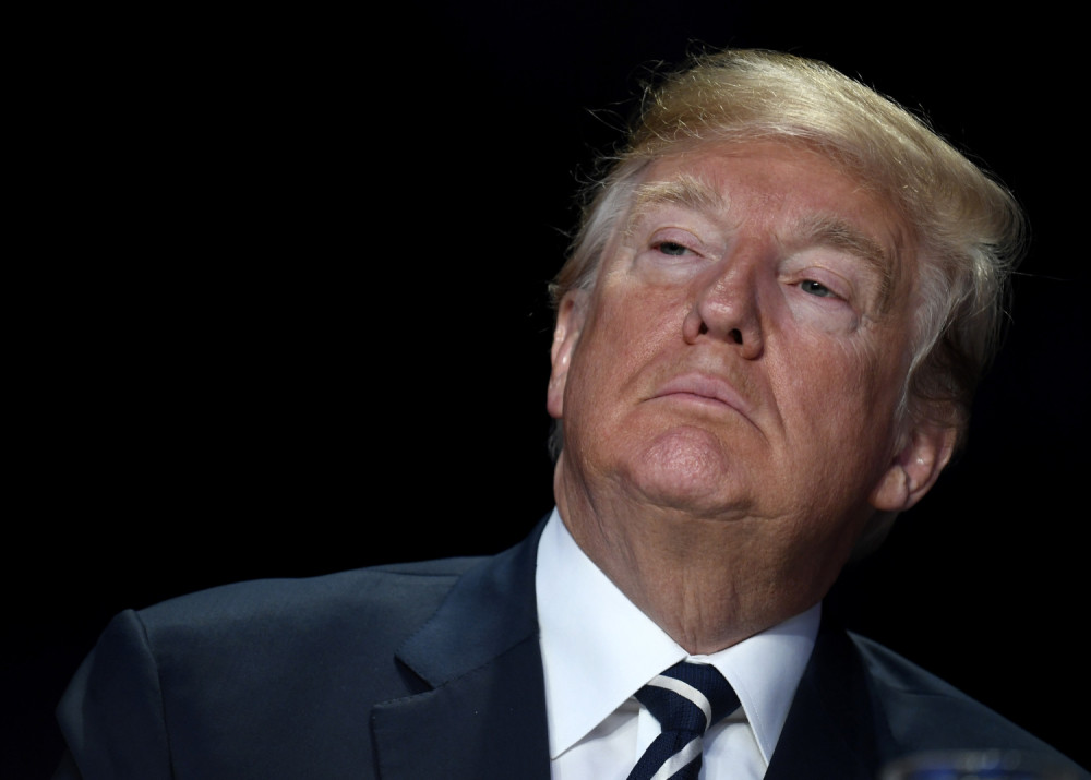 Bivši Trampov lekar optužuje Belu kuću za "upad"