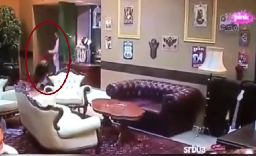 Dosad neviđeno nasilje u rijalitiju, zgrabio je i otresao o pod!