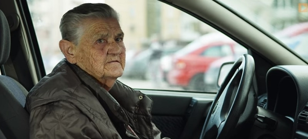 Ima 83 godine i ne ispušta volan, bila automehaničar i vozila reli!