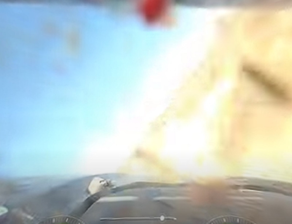 Reli vozač udario u kravu usred trke