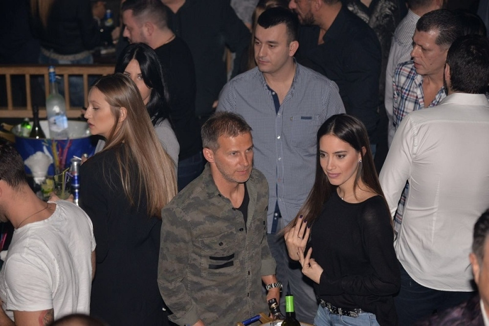 Goran OK bend slavio rođendan na nastupu, poznata voditeljka uživala u muškom društvu!