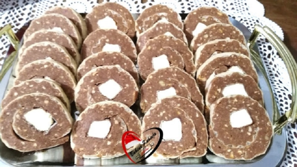 Rolat sa bananicama i orasima