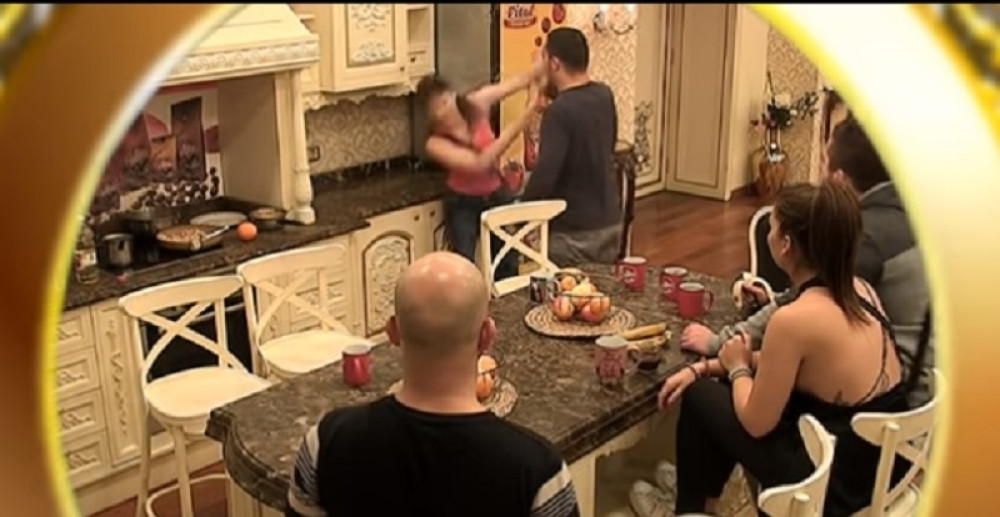 Gastoz nasrnuo na Snežu!