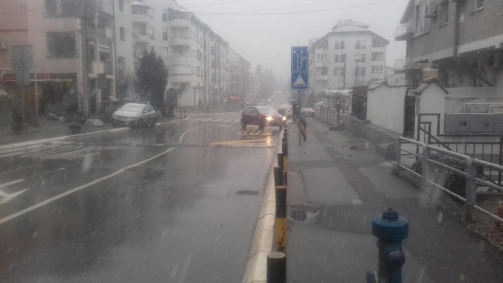 Vozač udario dve devojčice na pešačkom