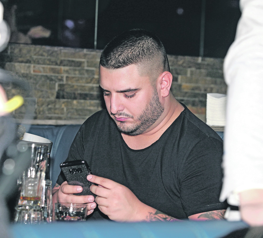 NAJNOVIJI DETALJI O STANJU DARKA LAZIĆA Porodica stigla u bolnicu, a nakon sat vremena uplakani izašli!