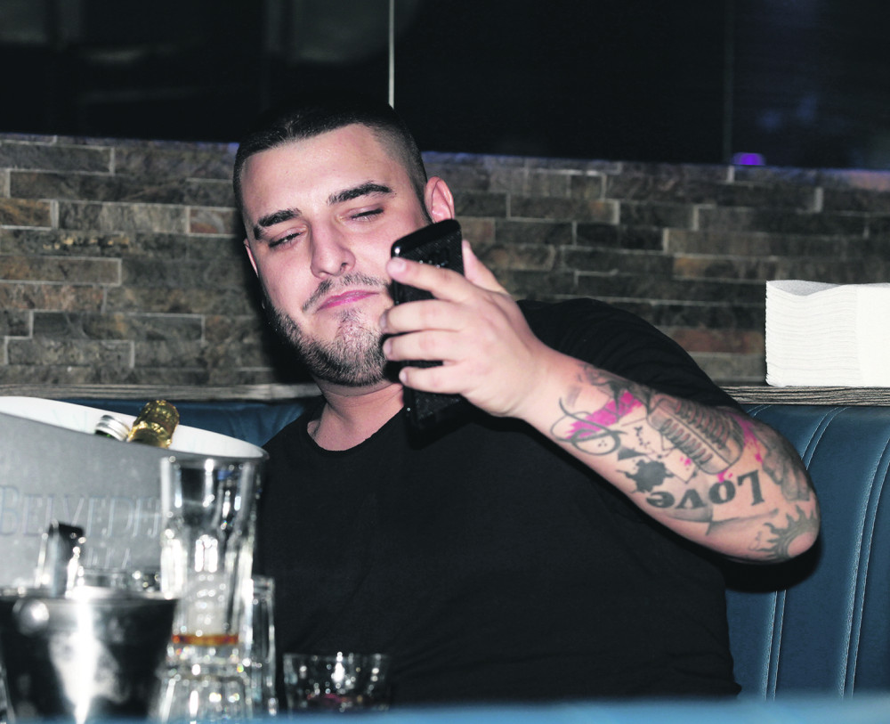 "BOŽE, SPASI GA"  Srbija se u suzama moli da Darko preživi! Ove poruke KIDAJU DUŠU (FOTO)