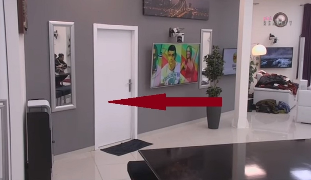 Sve pršti od strasti dok kamera snima!