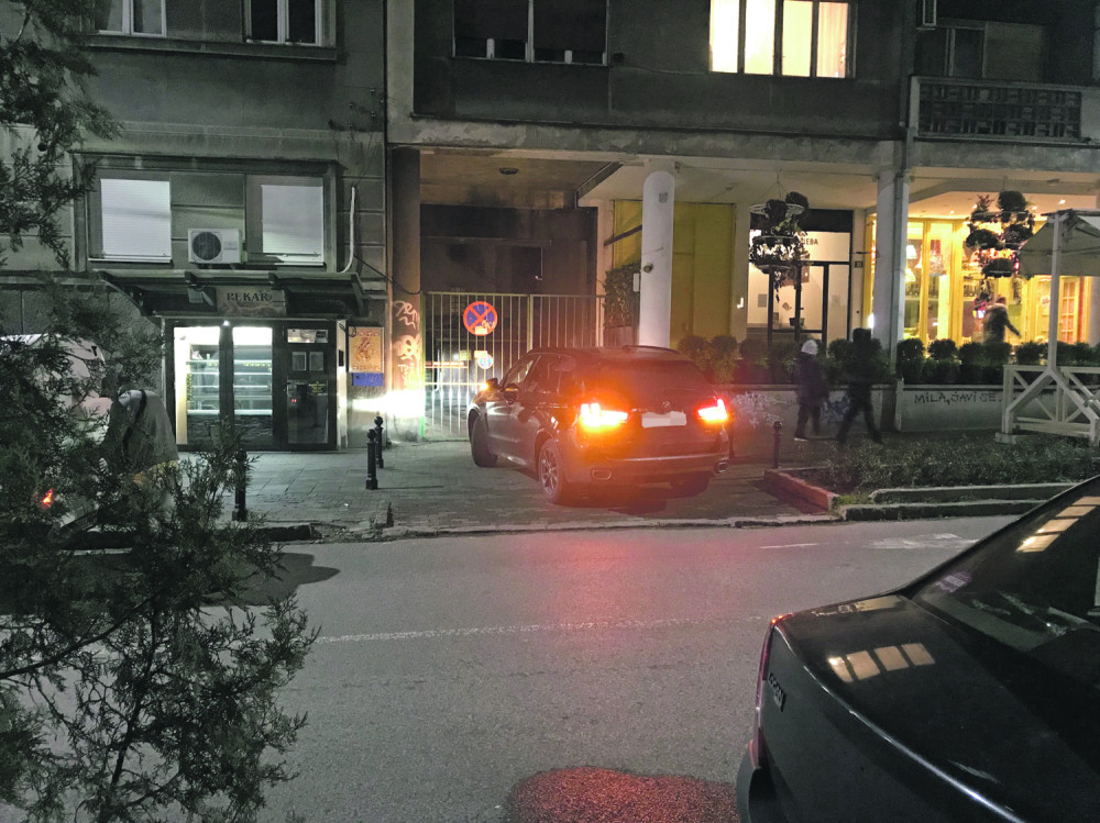 Tajkun Đilas parkira gde mu se prohte!