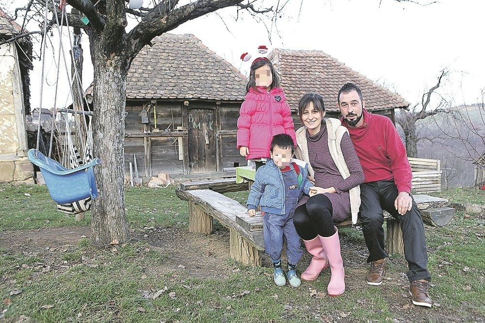 Ivan i Dragana napustili poslove i otišli na selo