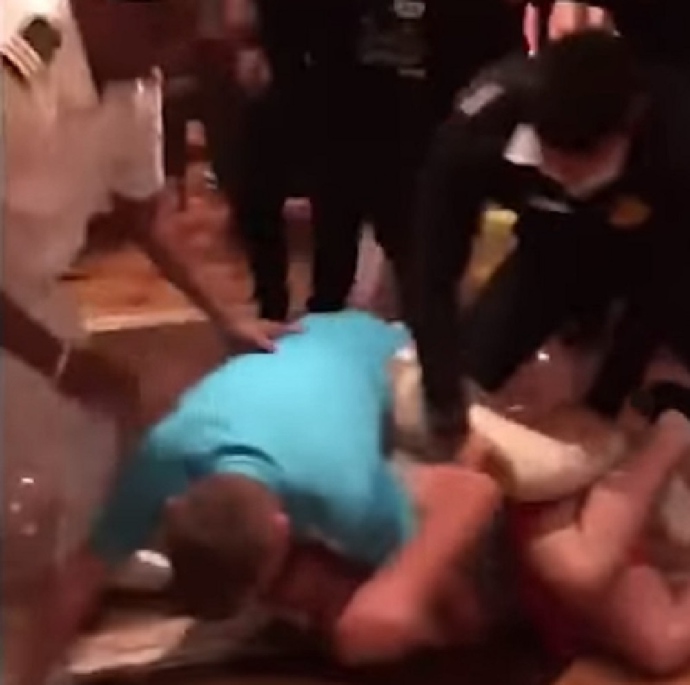 Opšta tuča na kruzeru, obezbeđenje ih jedva razdvojilo