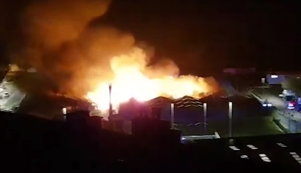 Ogroman požar u Rijeci, gradom odjekuju detonacije!