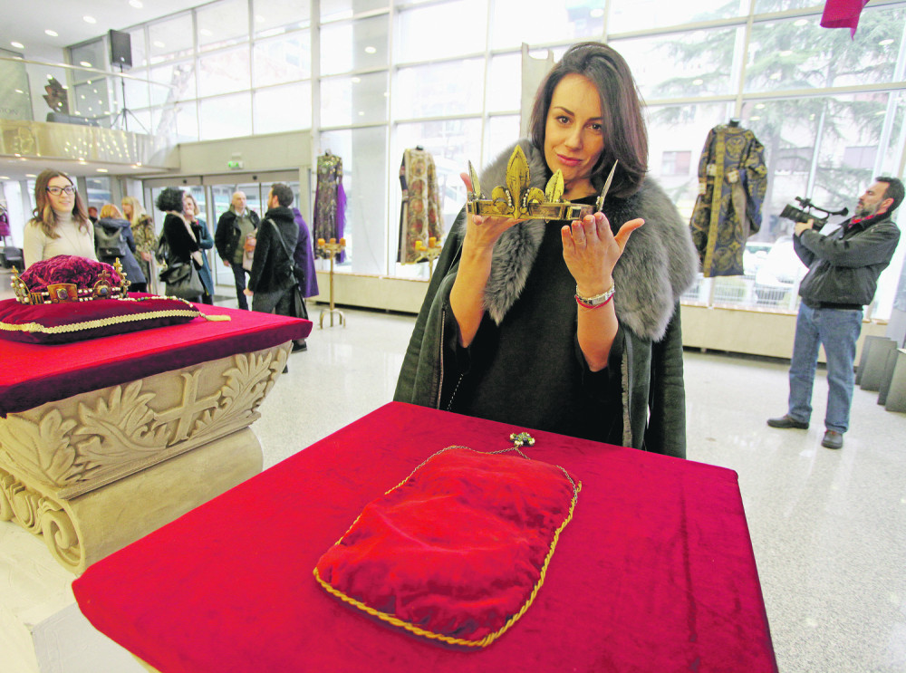 Bog joj pomogao u teškim trenucima, a sada se Sloboda Mićalović pomolila za zdravlje srpskog naroda! (FOTO)