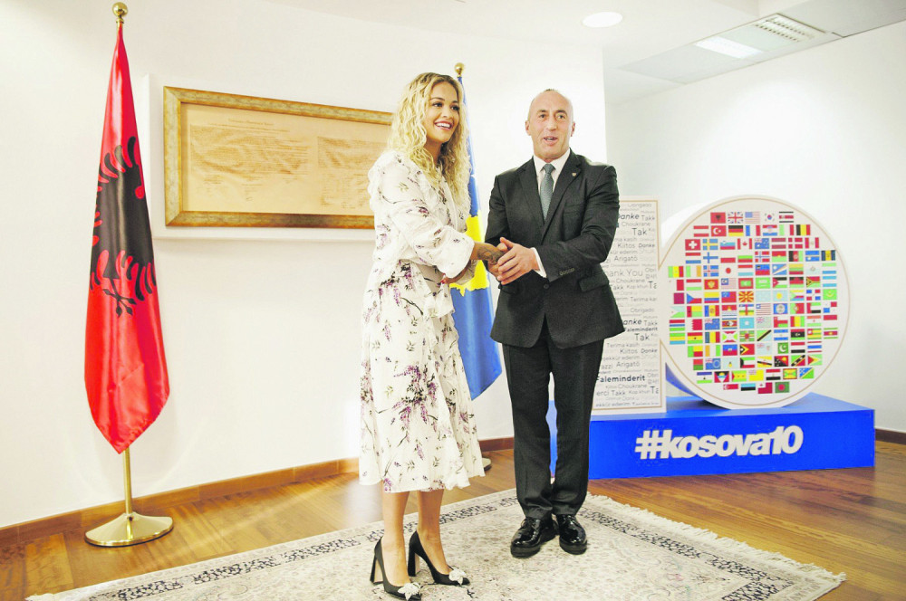 Rita Ora dobila zlatnu mapu Kosova, pa održala koncert!