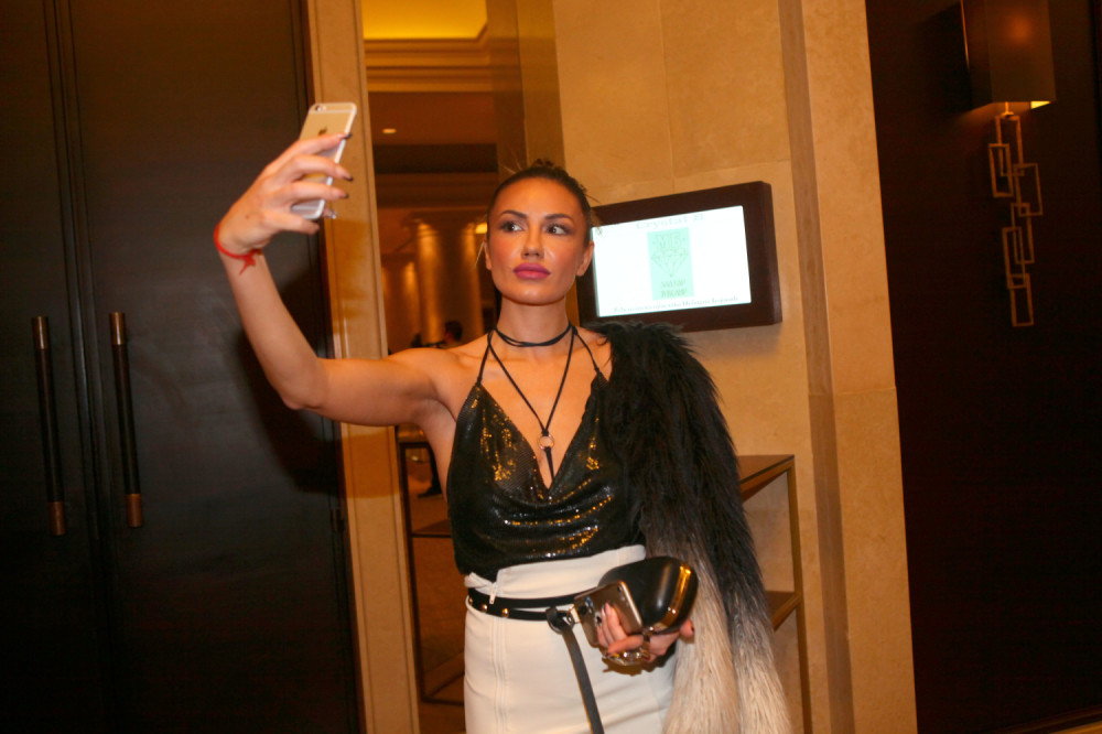 Sindi otkrila sve o svađi sa Sandrom Meljiničenko, pa priznala da je u detinjstvu njena cela porodica živela u jednoj sobi (VIDEO)