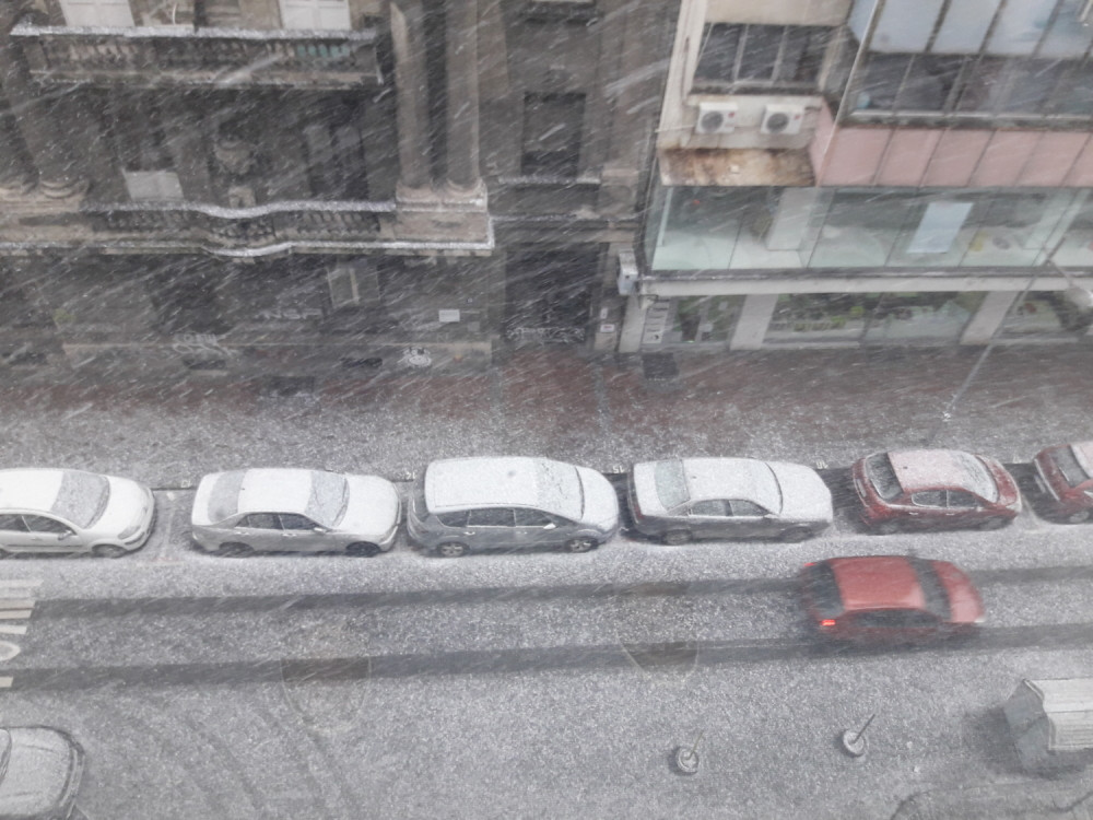 Sneg za pet minuta zabeleo Beograd