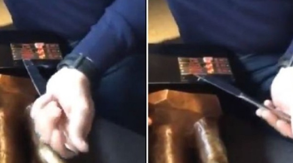 Kuhinjskim nožem neko na silu uklonio Zvezdinu pločicu sa trofeja Kupa (VIDEO)