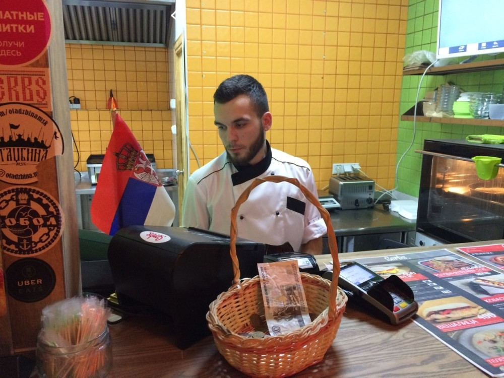 Usred Moskve služe samo srpske specijalitete!