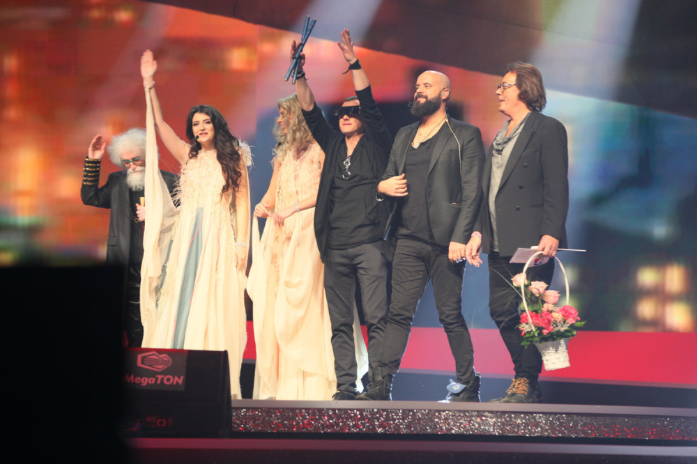 Pogledajte kako su se Sanja Ilić i Balkanika oprostili od publike!