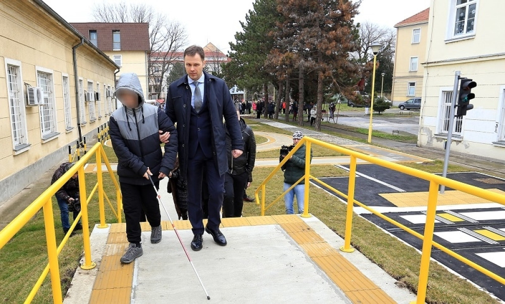 Mali: Beograd dobio saobraćajni poligon za slepe i slabovide