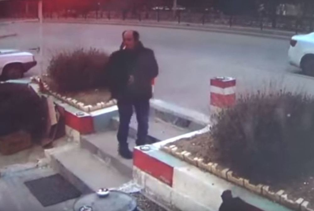 Povukao je par dimova ne sluteći da su mu poslednji (UZNEMIRUJUĆ VIDEO)