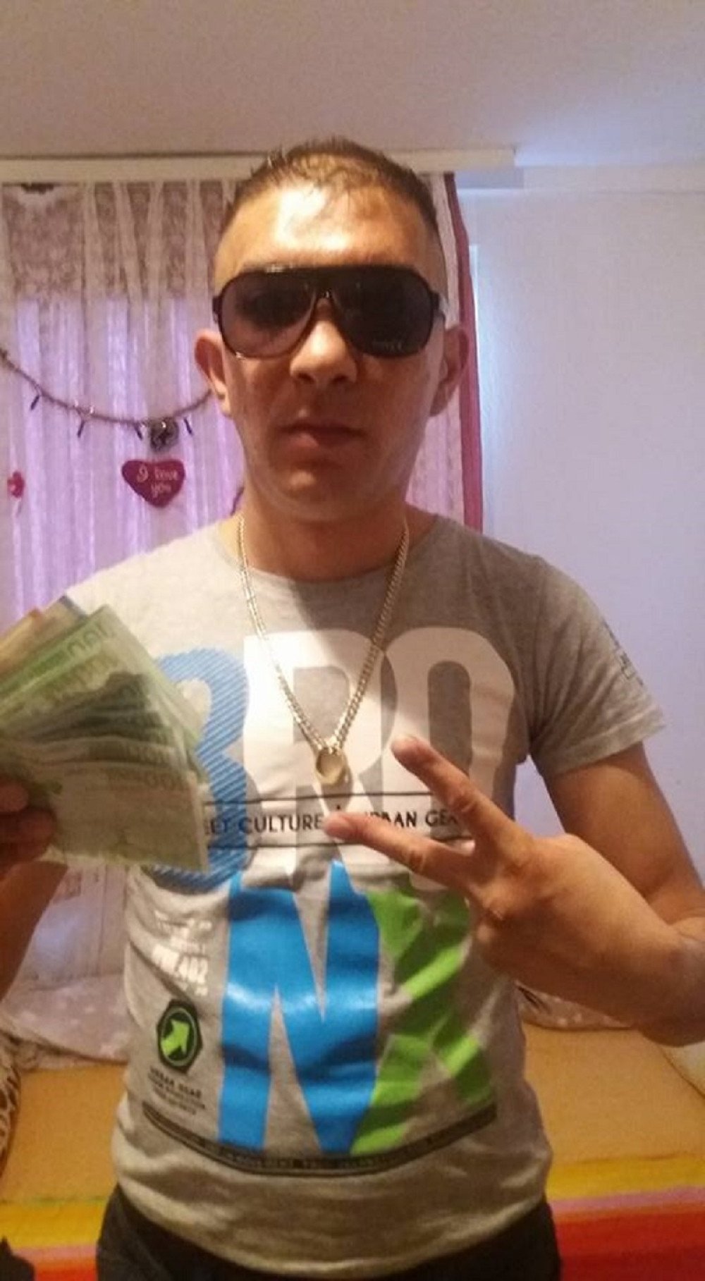 Iskasapio suprugu nasred ulice, dobio 15 godina