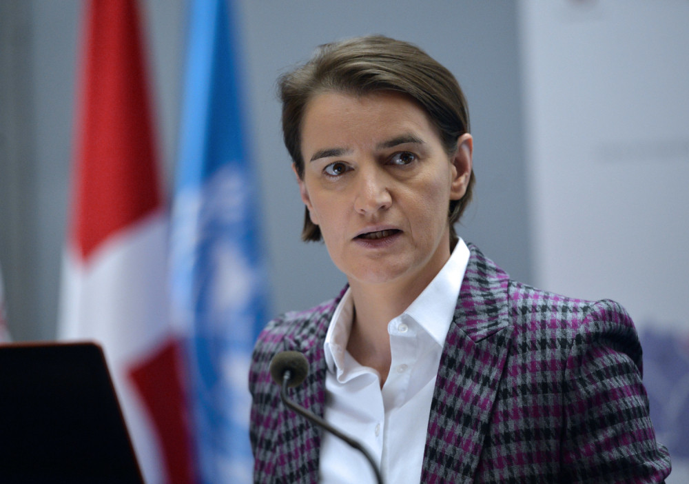 Brnabić: Slušajte lekare, a ne "šarlatane"