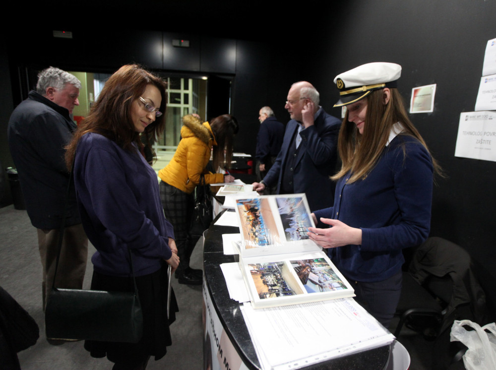 Za jedno mesto konkuriše i do 200 ljudi