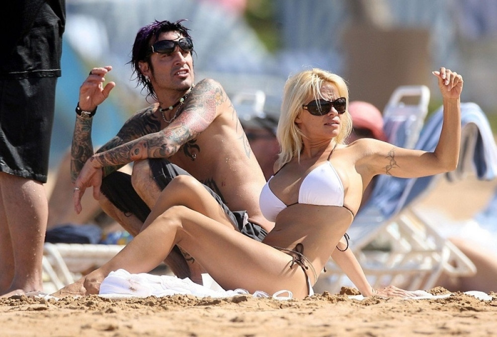 Snimio je pornić sa Pamelom, a danas šeta 24 godine mlađu cicu!