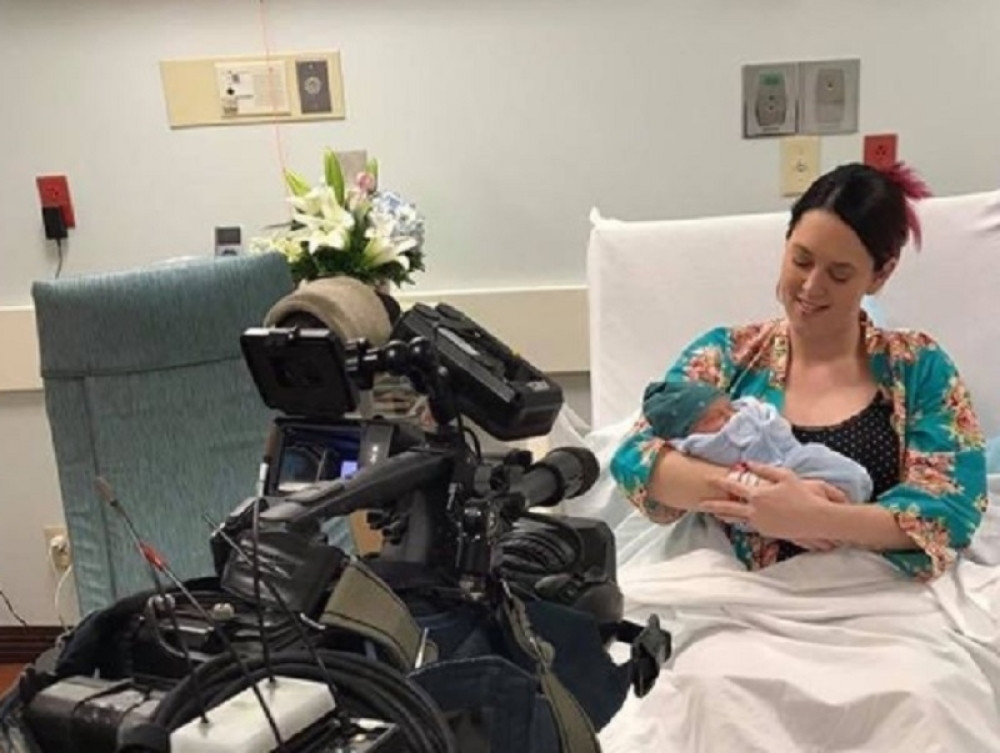 Voditeljka svoj porođaj prenosila uživo! (FOTO)