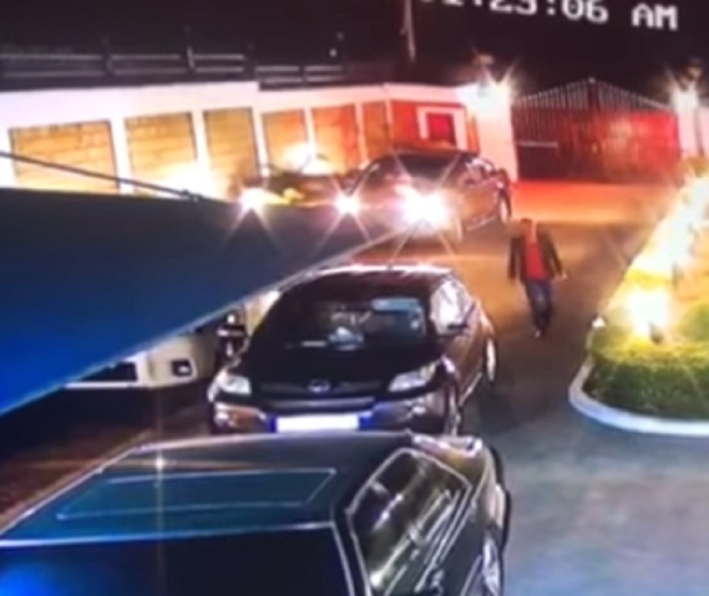 Naoružana banda upala na žurku bogataša, pa pobegli glavom bez obzira!