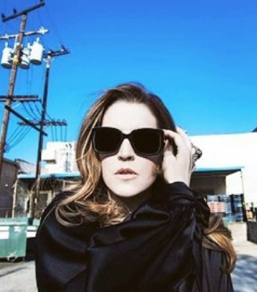 Ćerka čuvenog pevača ostala bez para, a za sve je kriv jedan potez