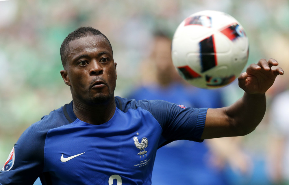 Bivši igrač Mančester Junajteda je oženjen, a opipava zadnjicu manekenke usred Londona (FOTO)