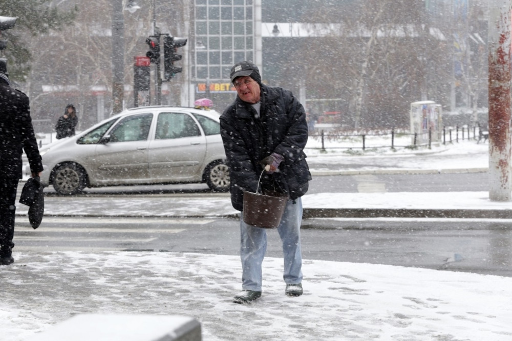 Sneg nije paralisao Beograd, ulice prohodne, prevoz radi