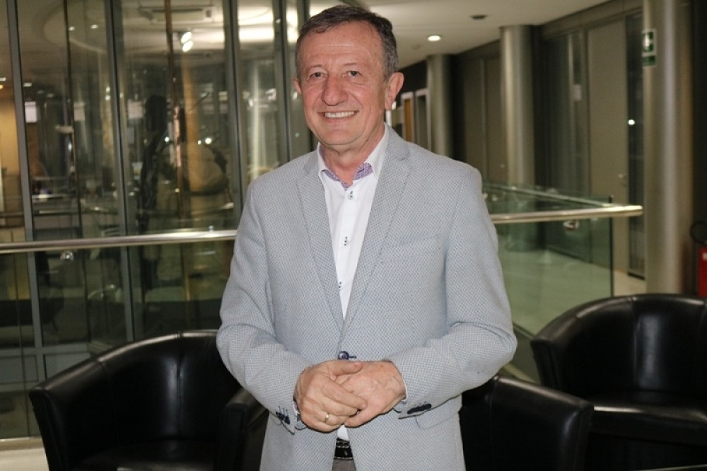 Sneki RASPAMETILA Žiku, njena pojava na kiši ga je ostavila BEZ TEKSTA