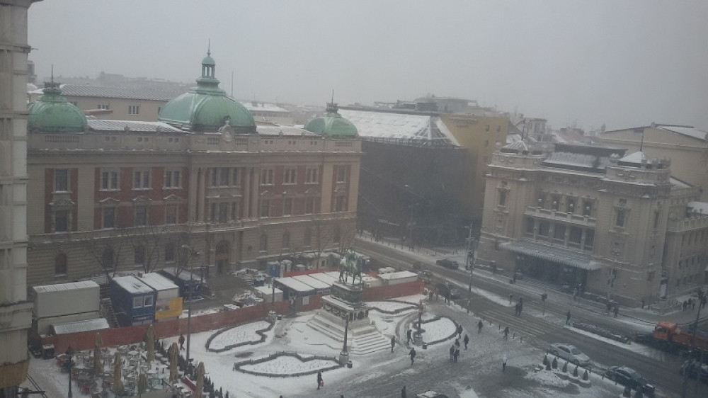 Osetno zahladilo u celoj Srbiji, u prestonici počeo da VEJE SNEG! Padavine se očekuju i u ovim krajevima