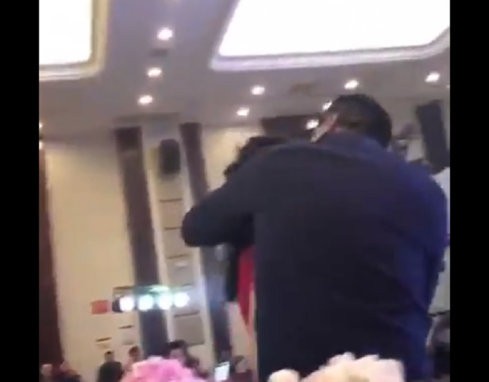 Pijani svekar oborio mladu, pa je ispipao pred svima!