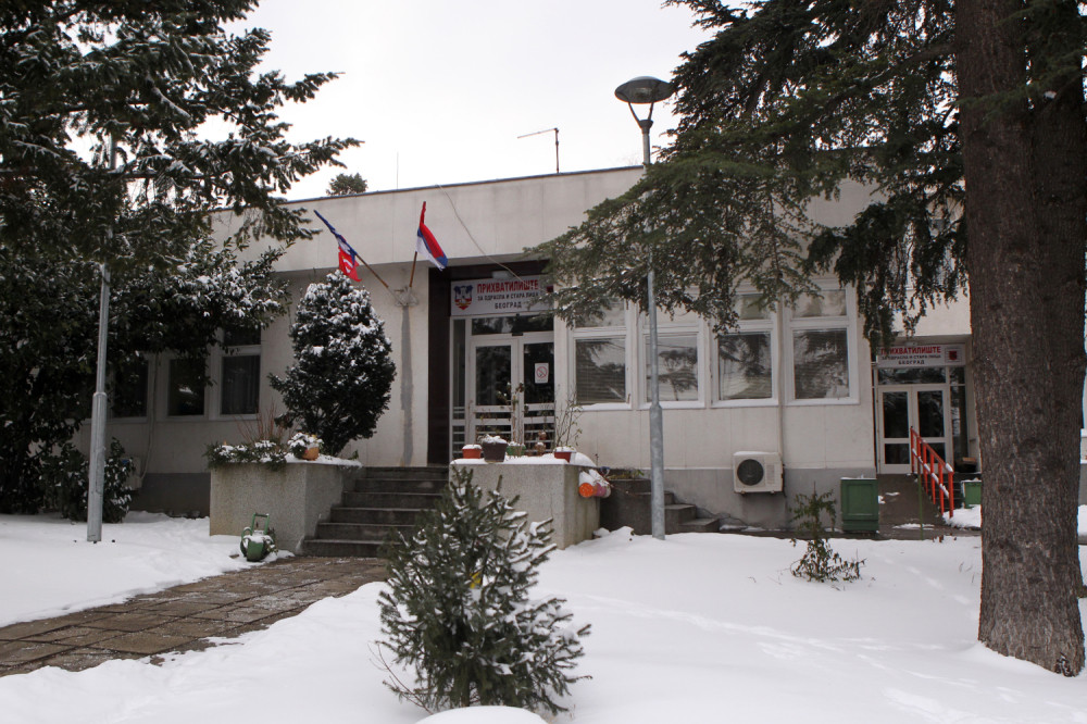 Kad čeljad nije besna, ni kuća nije tesna