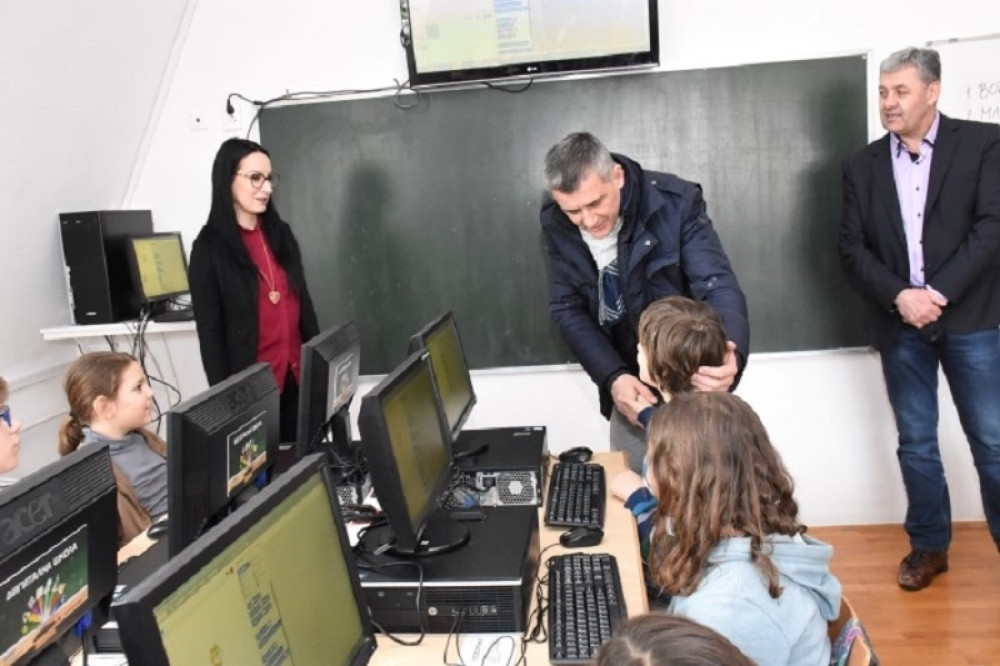 Za opremanje informatičkog kabineta 17 novih kompjutera