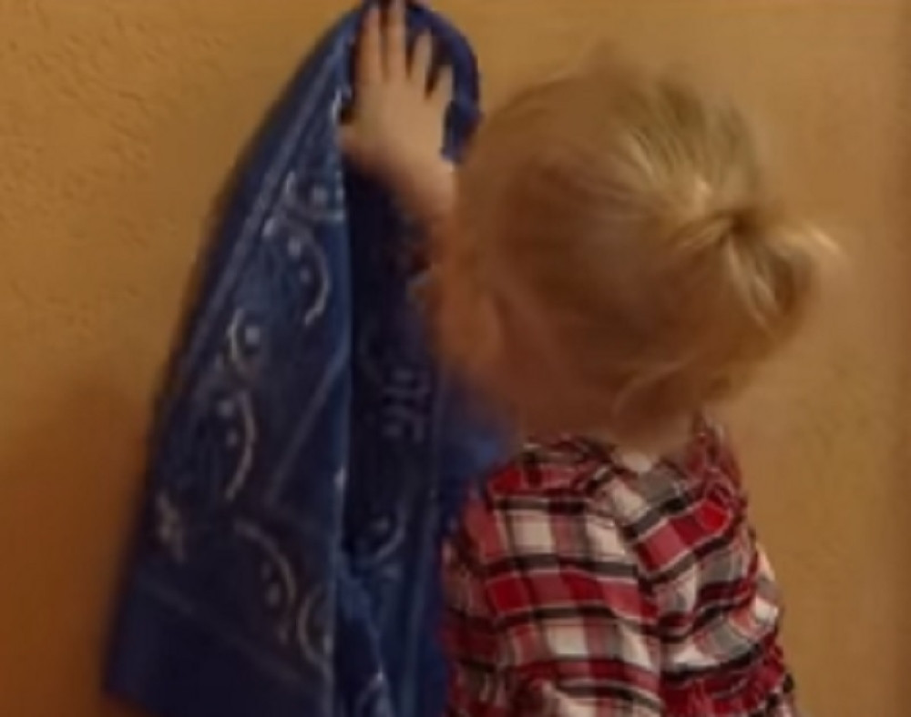 Devojčica (1) dobije bolnu reakciju kad god se kupa, oznoji ili plače (UZNEMIRUJUĆE)