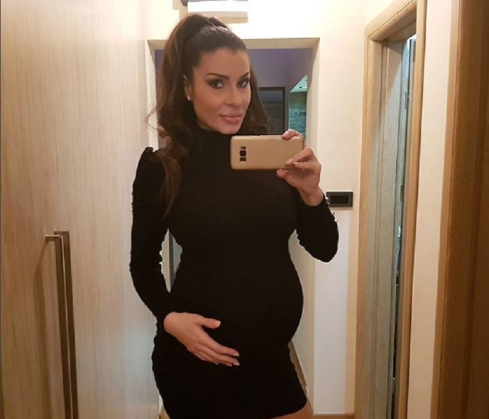 Trudna Mia se pohvalila fotkom, nije sanjala da će je zbog toga osuditi!