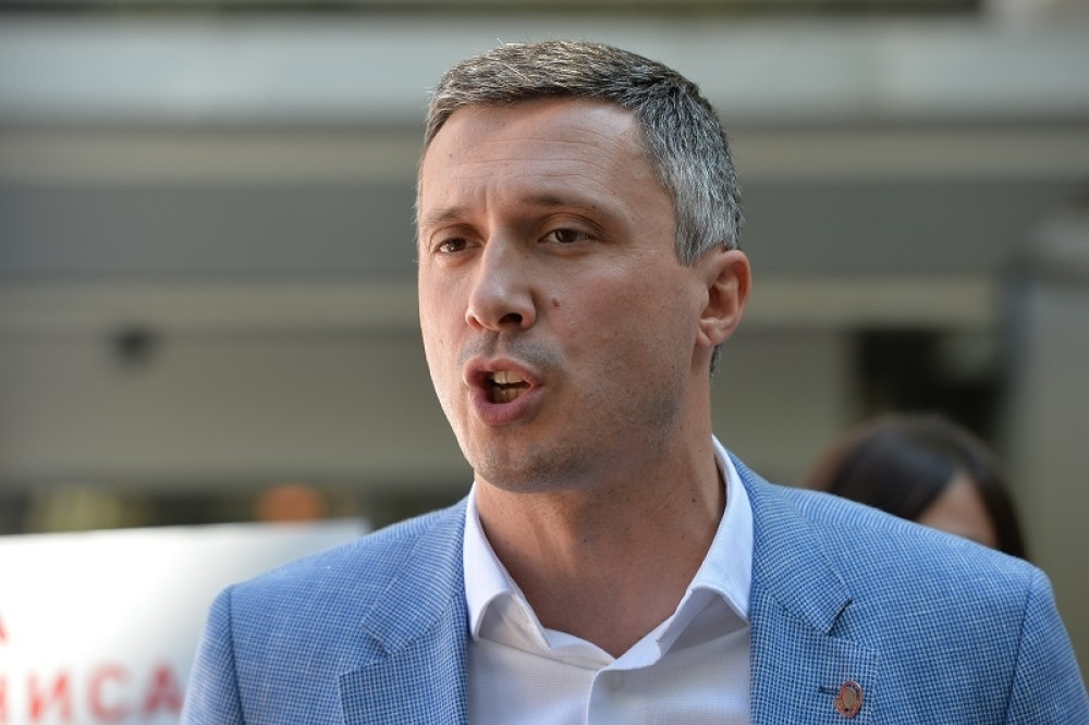 OBRADOVIĆEVI BATINAŠI OPET U AKCIJI Članovi Dveri pretukli i teško povredili nekoliko mladića u Paraćinu